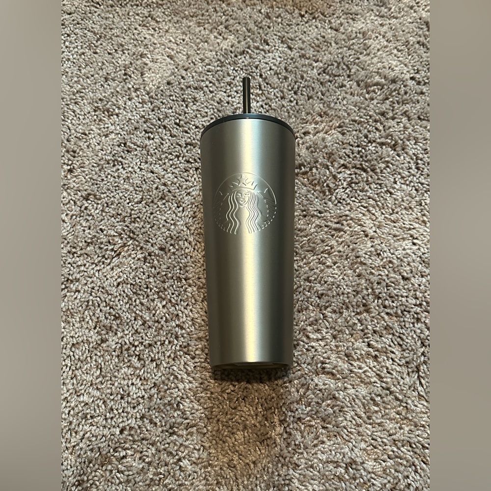 NWT Starbucks 24 oz. Stainless Steel Cold Drink Cup Dual-Wall Black Straw